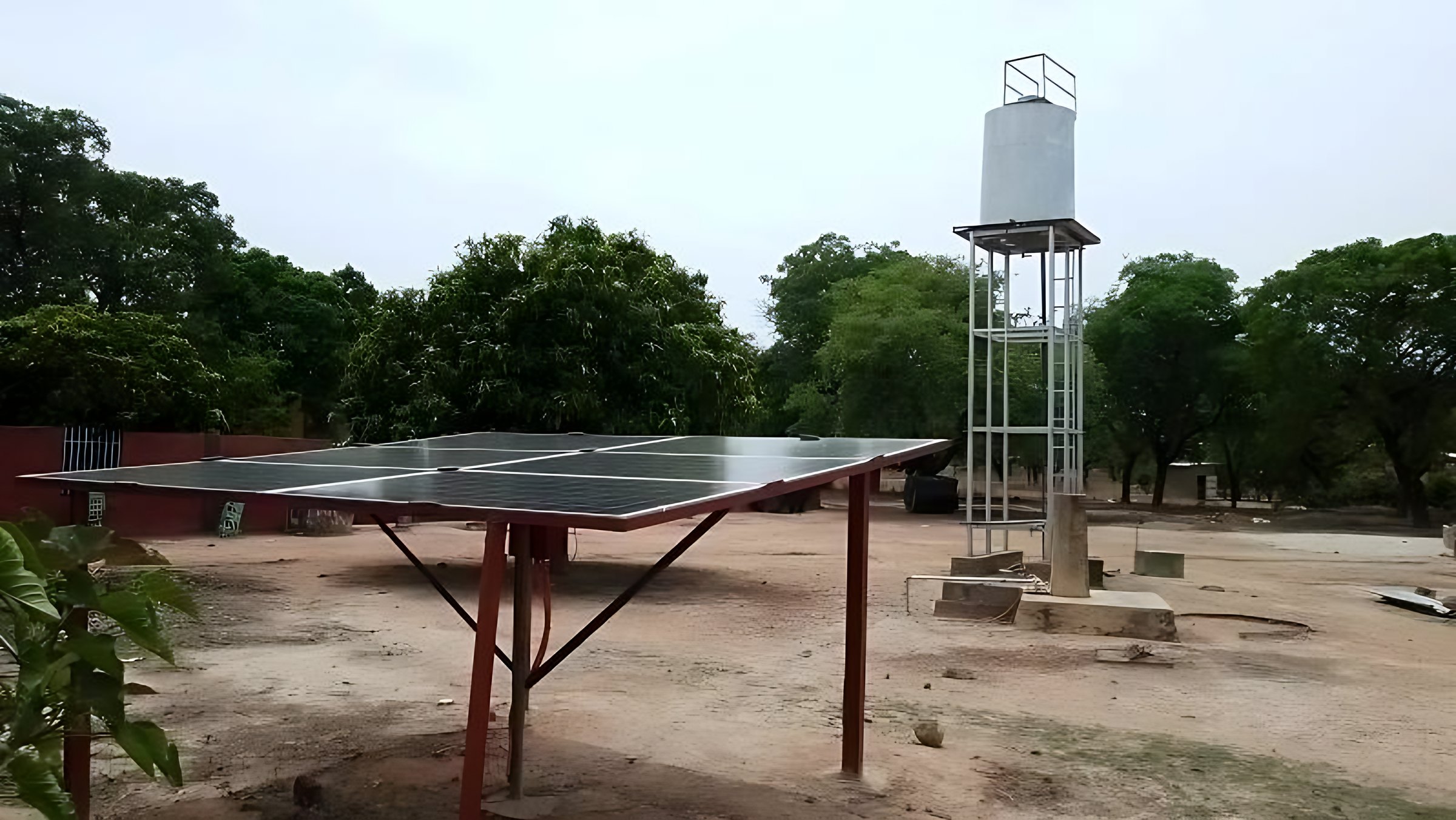 Solar power for the water tower at Boura
